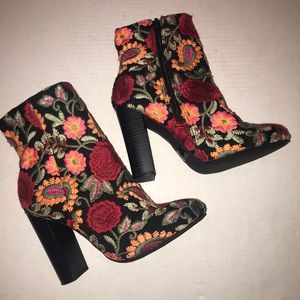 90s Y2K Vtg Embroidered Black Ankle Boots Sz 6.5